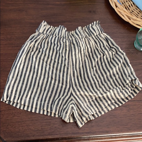 Treasure and Bond Flowy Striped shorts - Picture 3 of 5